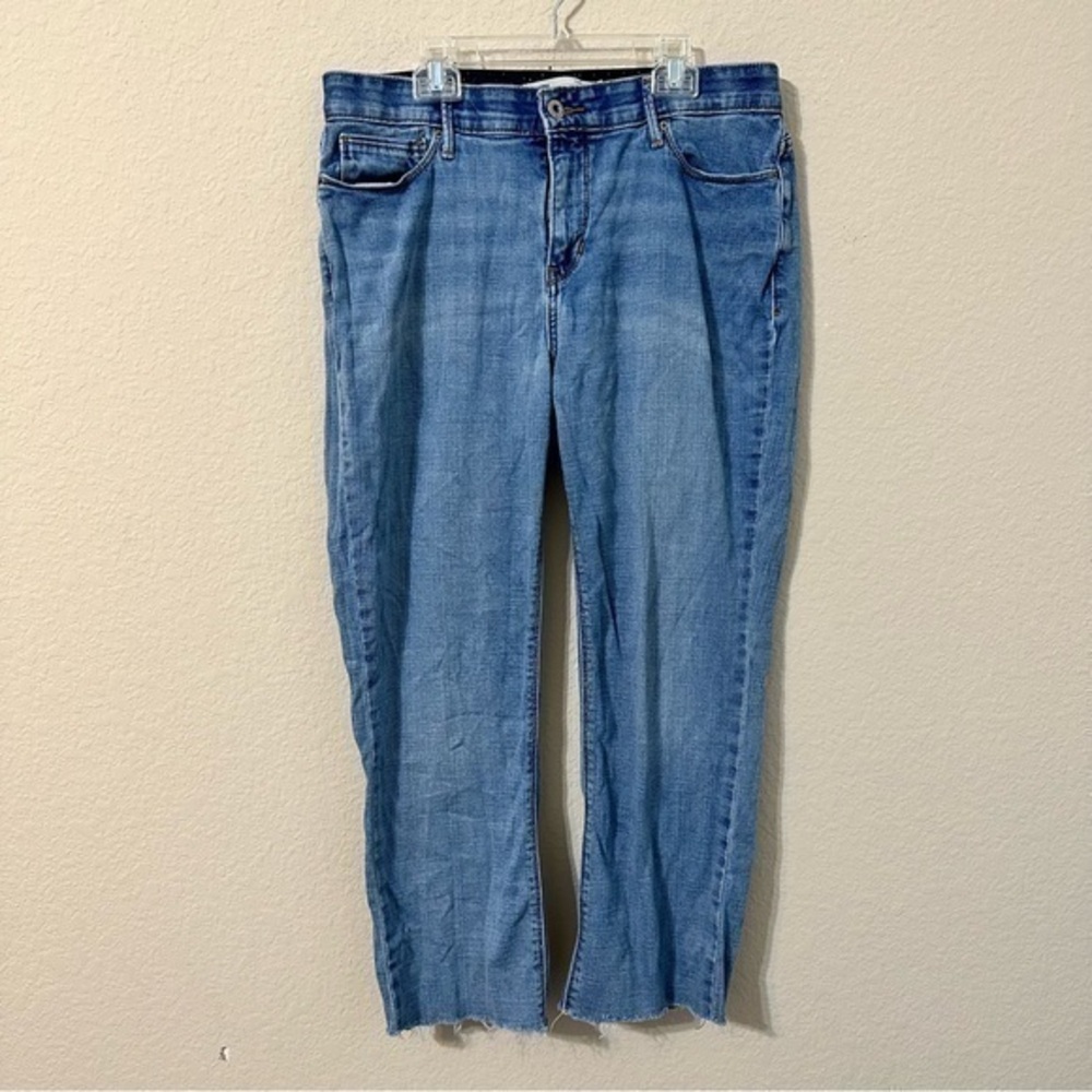 Levi’s Jeans 525 Straight Leg Perfect Waist Distressed Bottom Denim Pants Trendy